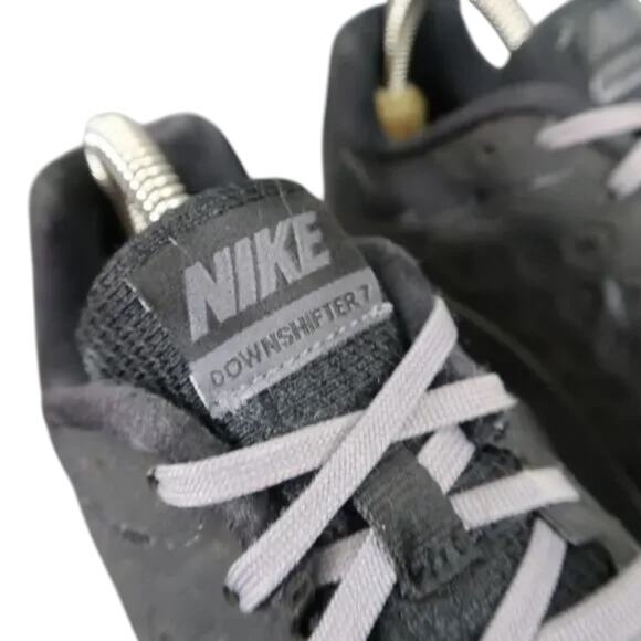 Nike Shoes Womens 7 Athletic Sneaker Downshifter 7 Running Training Active Black - Picture 4 of 13